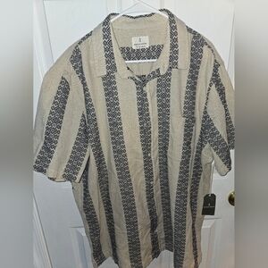 Mutual Weave Stylish Cream and Blue Patterned Men's XLT . NWT